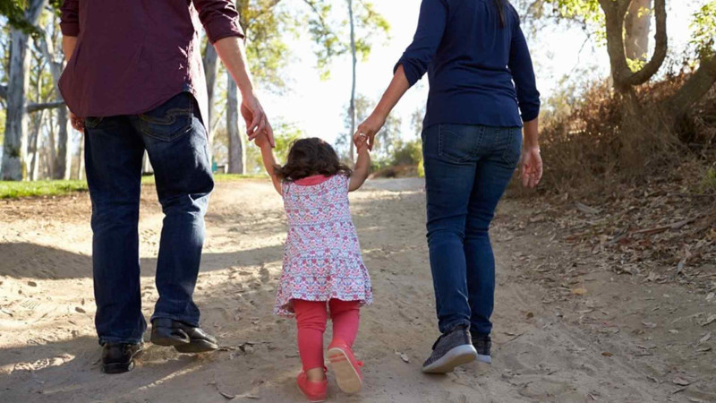 Bir uşaq himayədar ailəyə verilib