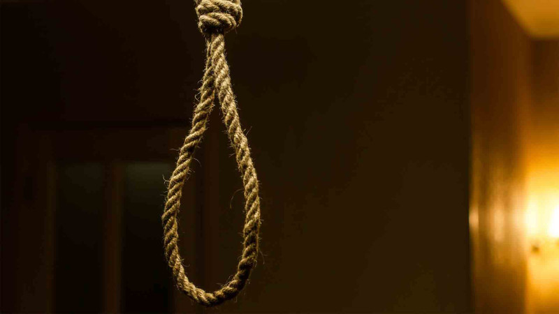 Şəhər sakini evində özünü asıb