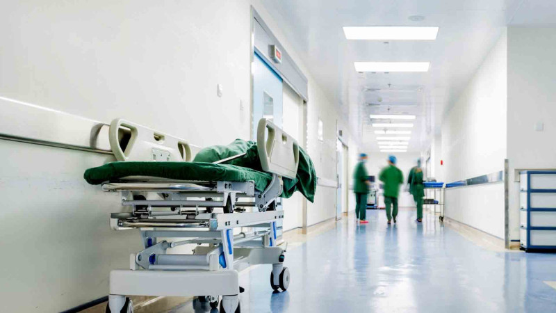 1 nəfərin barmağı avtomobilin şüşəsilənində sıxışıb qalıb