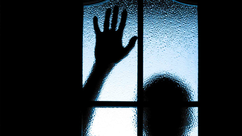 Bağlı qapı arxasında qalan şəxs xilas olunub