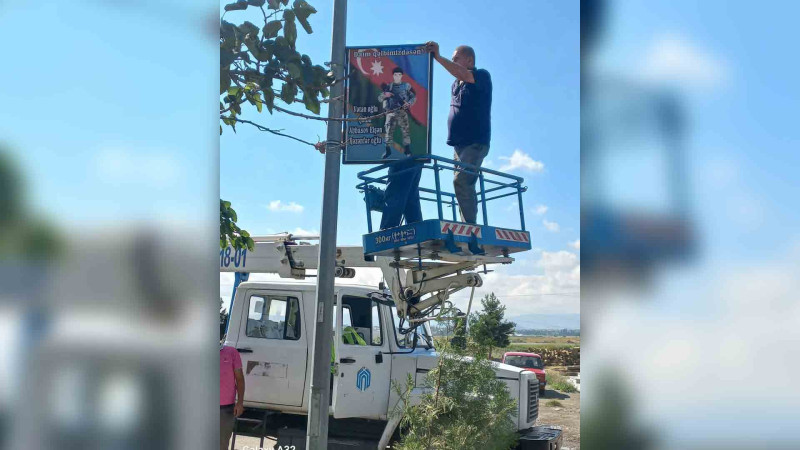 Güclü küləyin yararsız hala saldığı şəhid plakatları bərpa olunub