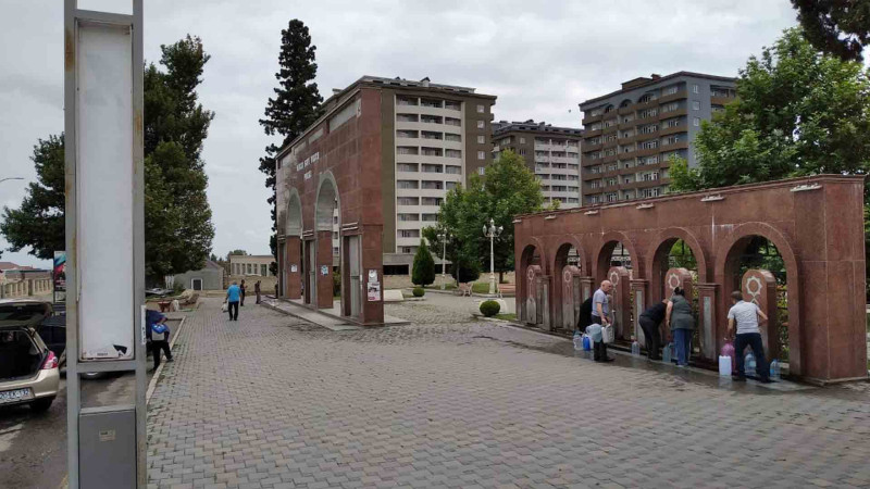 Mirzə Şəfi Vazeh parkı səliqəyə salınıb