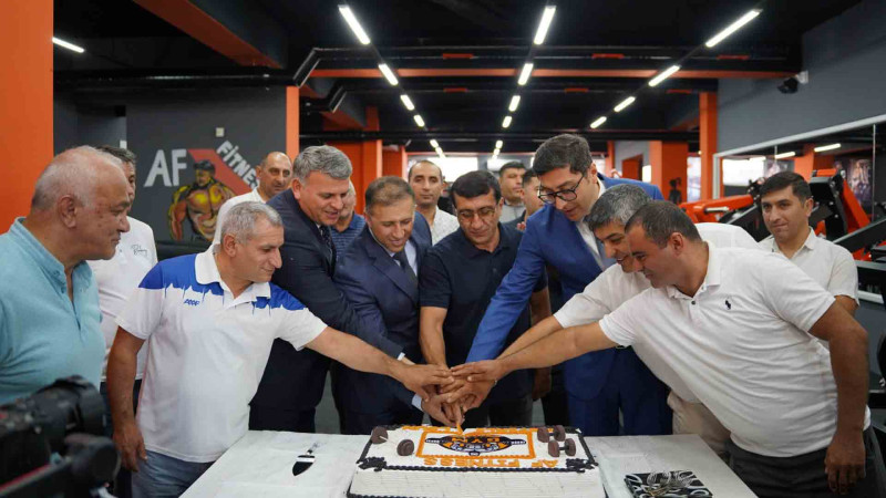 İdman naziri “AF fitnes”in açılışında iştirak edib