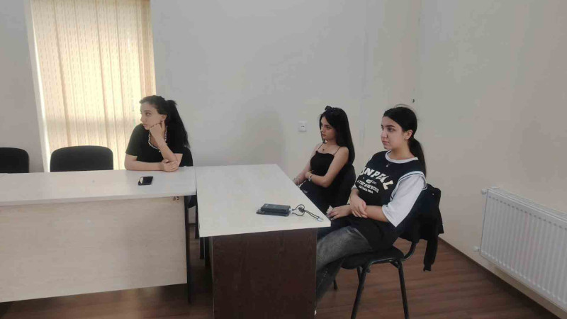 Teatr tarixi və dramaturgiya barədə söhbət aparılıb