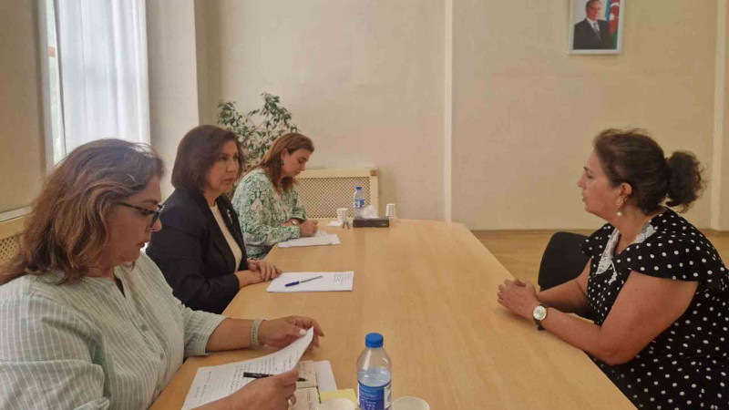 Dövlət Komitəsinin sədri sakinlərin müraciətlərini dinləyib