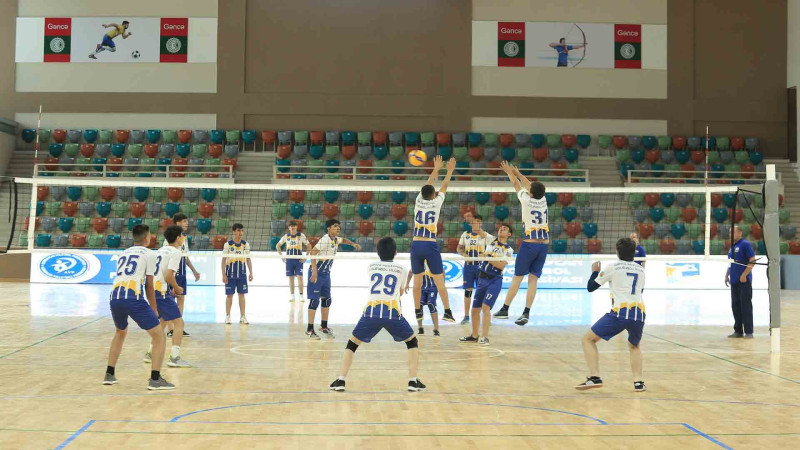 Şəhər rəsmiləri yeniyetmə voleybolçularla görüşüblər