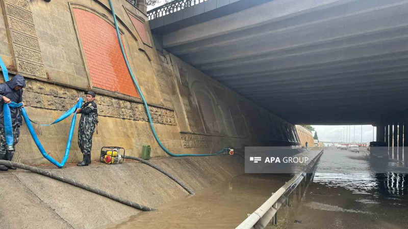 Sürücülərin istifadə etdiyi alternativ yolda torpaq sürüşməsi olub