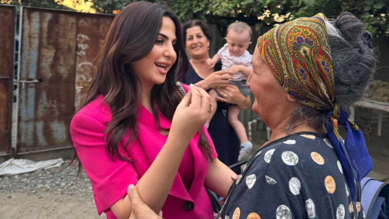 Deputatlığa namizəd olan həkim seçiciləri ziyarət edib