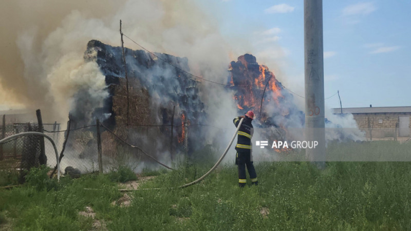 Qəsəbələrin birində ot bağlamaları alışıb