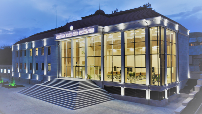 Gədəbəydə icra hakiminin müavini işdən çıxarılıb