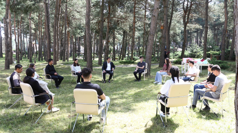 Gədəbəyin icra başçısı məzunlarla görüşüb