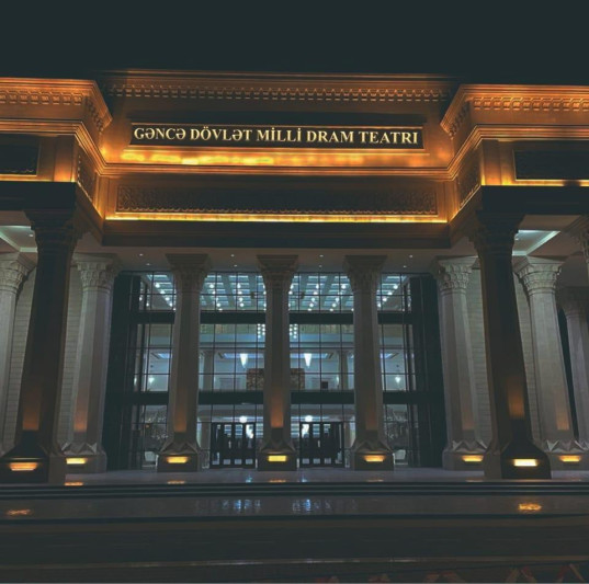 Teatrın qarşısındakı vəziyyətlə bağlı İcra Hakimiyyətindən AÇIQLAMA