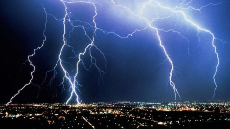 Yeniyetmə ildırımın qurbanı olub