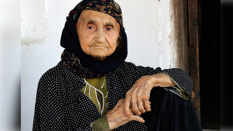 Ən çox 90-dan yuxarı yaşı olan sakinlər bu rayonlarda yaşayırlar
