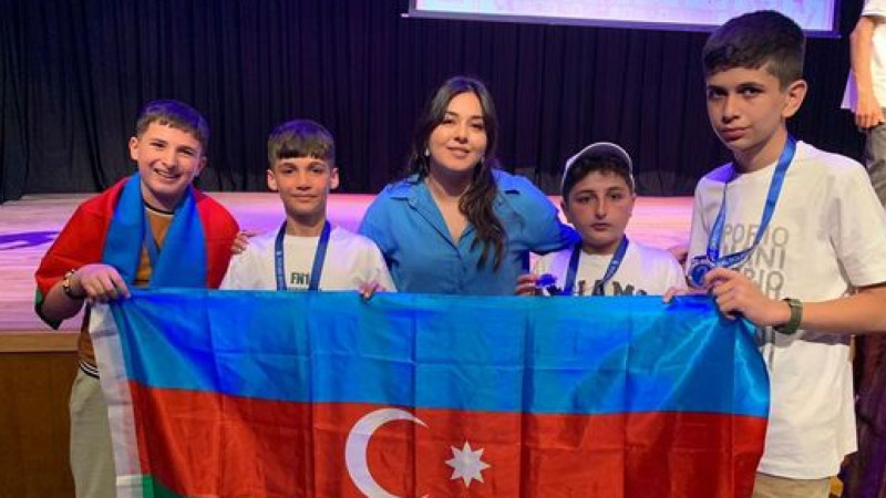 Məktəblilər Beynəlxalq Olimpiadadan medal ilə dönüblər