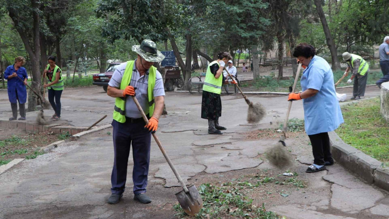 Dəmiryolçular parkında təmizlik işləri görülüb