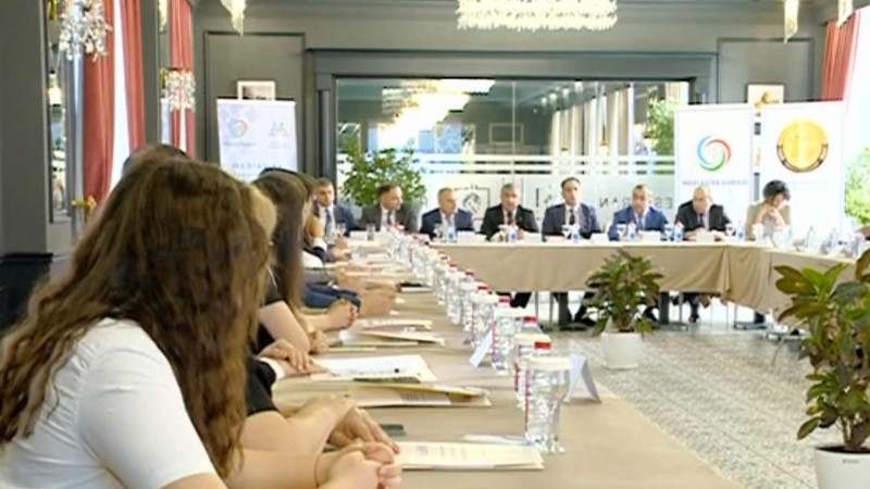 Məhkəmə əməkdaşlarının iştirakı ilə konfrans baş tutub