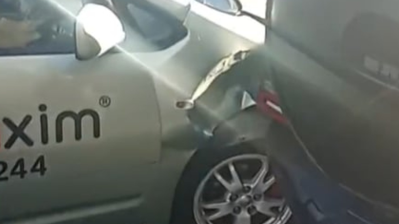 Prius Gelandewagenə çırpılıb