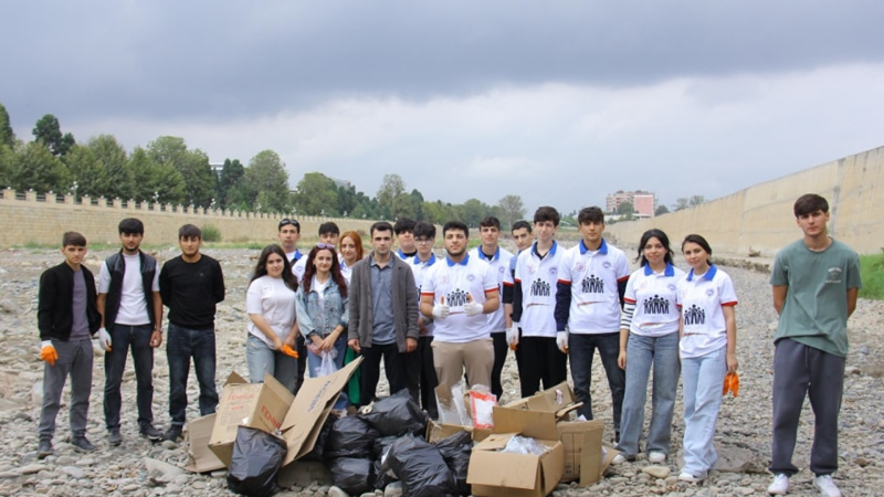 Gəncəçayın məcrasında tullantılar yığılıb