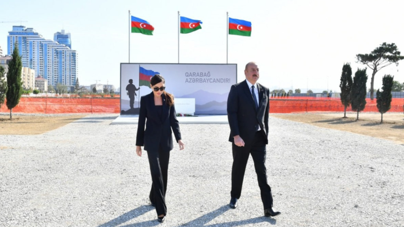 İlham Əliyev Zəfər parkında olub