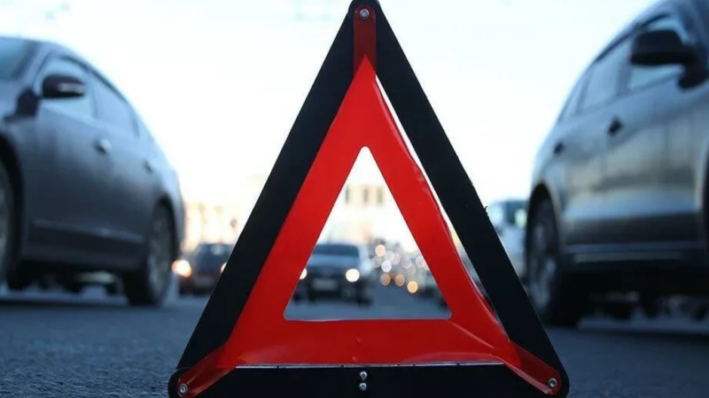 Ağır yol qəzasında üç nəfər xəsarət alıb