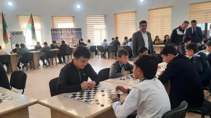 Yeniyetmələr dama yarışında mübarizə aparıblar