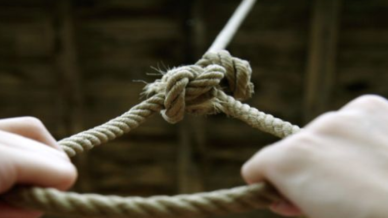 Tovuzda kişi özünü asdı