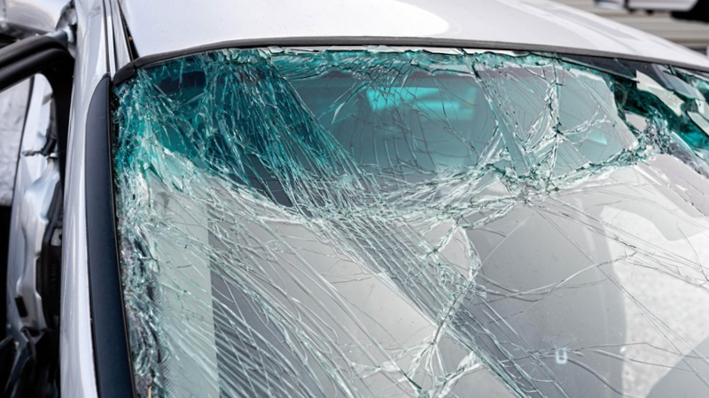 Şəmkirdə 2 avtomobil toqquşub, xəsarət alanlar var