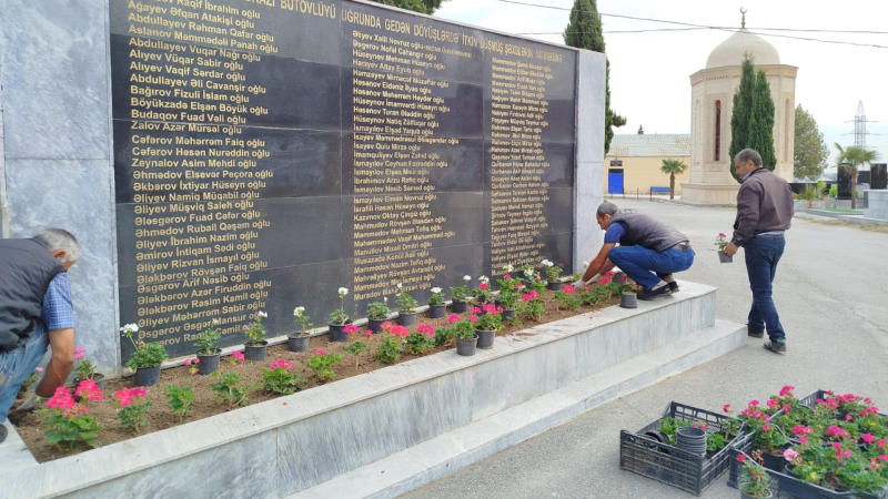 Şəhidlər Xiyabanında iməcilik keçirilib