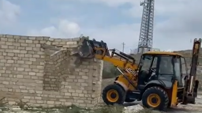 Qanunsuz tikililər sökülüb