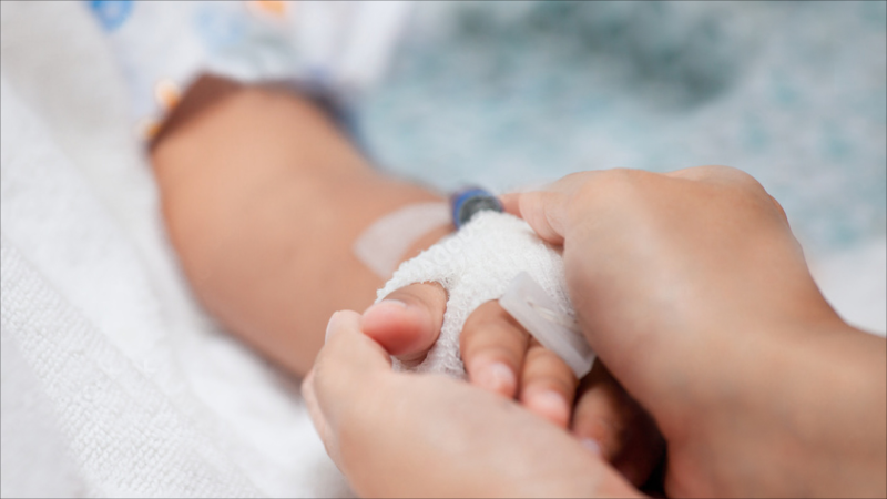 Azyaşlının üzərinə dəmir qapı aşıb