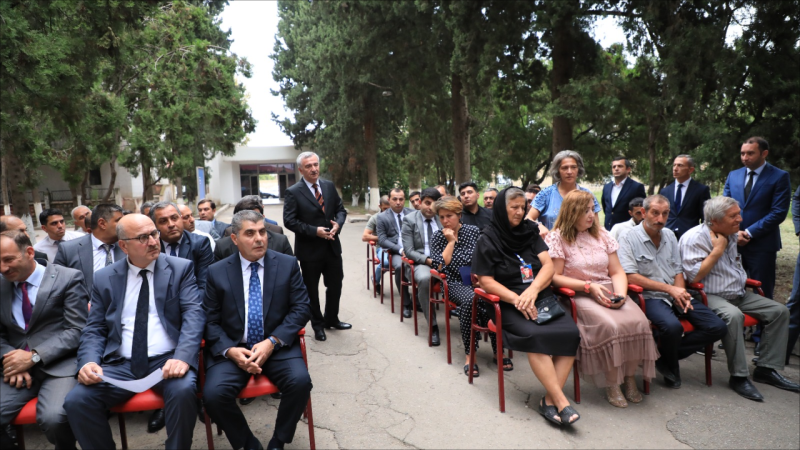 Gəncədə şəhər rəhbəri sakinlərlə görüşüb