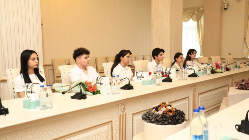 Yüksək bal toplayan məzunlara hədiyyələr təqdim olunub