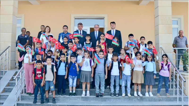 Samuxda həssas ailələrə məktəb ləvazimatları paylanılıb