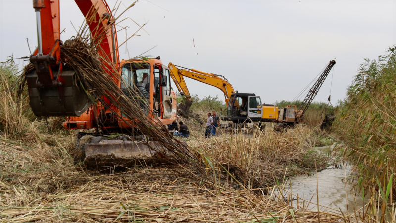 Samuxda sahil bərkitmə işləri aparılır