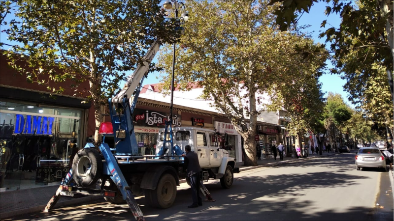 Prospektlərin birində küçə işıqlarında təmir işləri aparılıb