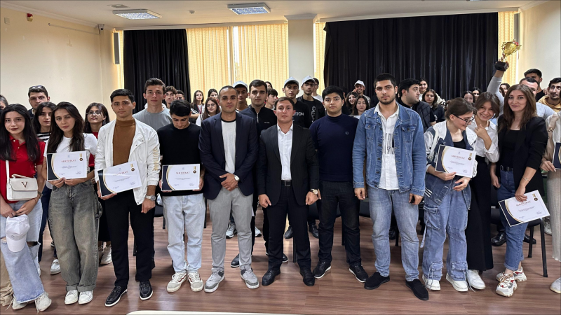 Tələbələr biliklərini intellektual oyunda sınayıblar