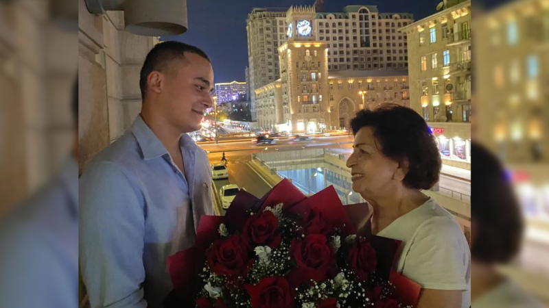 Aktrisa Kübra Əliyeva nəvəsini əsgərliyə yola salıb