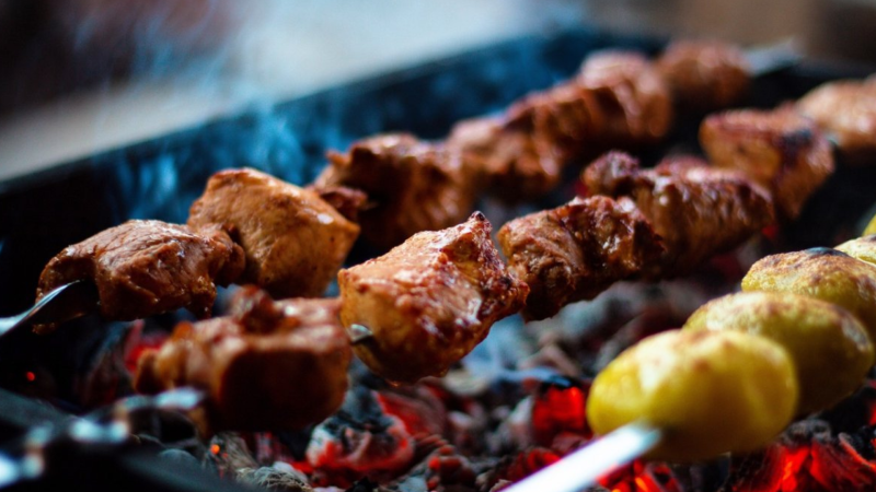 Yeni fəaliyyətə başlayan restorana aşpaz və kababçı tələb olunur