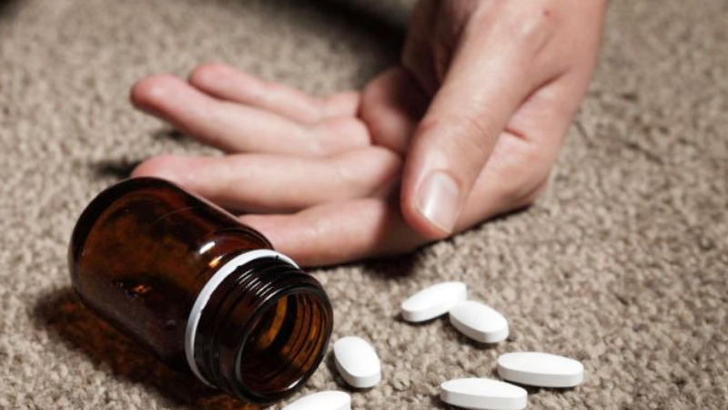 Orta yaşlı kişi dərmandan şoka düşərək ölüb