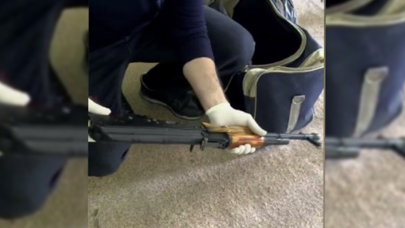 Evdən “Kalaşnikov” tapıldı