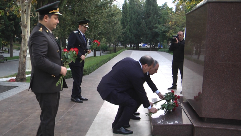 Baş prokuror Gəncədə “Memorial Abidə Kompleksi”ni ziyarət edib