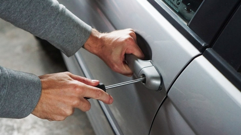 Avtomobil qaçırmaqda şübhəli bilinən şəxs saxlanılıb