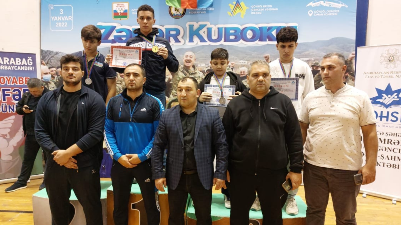 Məktəbli güləş yarışında uğur qazanıb