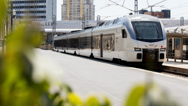 Dəmir yolu ilə sərnişindaşımaları 22%-dək artıb