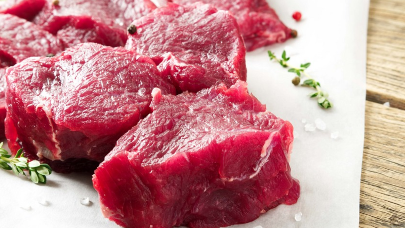 Azərbaycan ət idxalına çəkdiyi xərci 50 %-dən çox artırıb