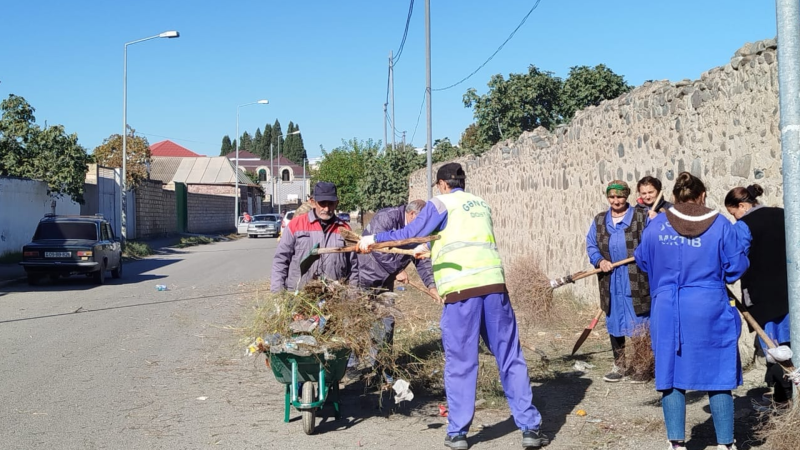 Gəncədə daha bir məktəb tullantılardan xilas edilib