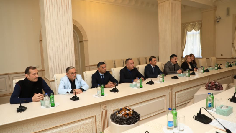 İcra başçısı aktyorlarla görüş keçirib