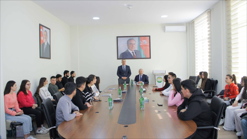 Nazir müavini tələbələrlə görüşüb