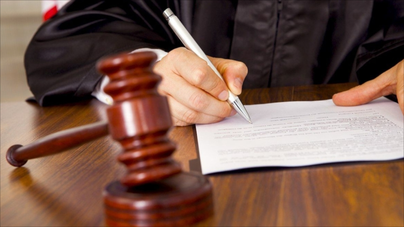 Zarafat üstündə həmkəndlisini bıçaqlayan şəxslə bağlı QƏRAR